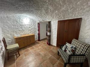 a living room with a couch and a chair at Las cuevas de María in Bácor
