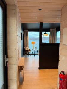 a hallway with a door leading to a living room at Aurora Sea Lodges in Karpbukt