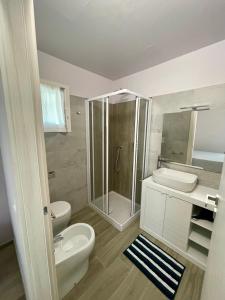 a bathroom with a shower and a toilet and a sink at Villa Giovanna Rooms in Montelabbate +14 photos