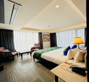 a hotel room with a bed and a couch at Comfort Hotel Kishore Azamgarh in Āzamgarh