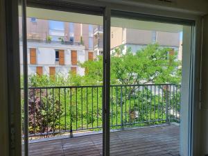 a balcony with a view of a building at 1 chambre double privée et securisée dans un appart avec espace partagé in Saint-Denis