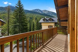 a balcony with a view of the mountains at Hostdomus - Chalet Claviere in Claviere