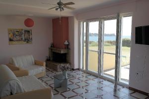 TV a/nebo společenská místnost v ubytování Sea Breeze Apartment