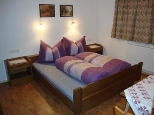Łóżko lub łóżka w pokoju w obiekcie Ferienwohnung Nussbaum