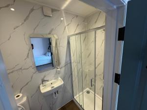 a bathroom with a sink and a toilet and a mirror at Charlie Hotel in London +40 photos