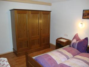 Łóżko lub łóżka w pokoju w obiekcie Ferienwohnung Nussbaum