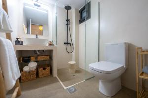 a bathroom with a toilet and a glass shower at Akissare in Kámpos +30 photos
