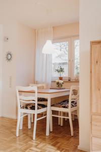 a white dining room with a table and chairs at Gemütliche Ferienwohnung in Riedlingen