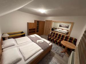 a small bedroom with a bed and a couch at Apartman Lili in Bihać