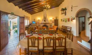 Posedenie v ubytovaní Casa Rural Villa Mara