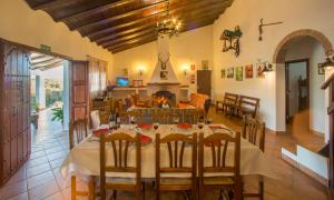 
Un restaurante o sitio para comer en Casa Rural Villa Mara
