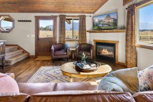a living room with a couch and a fireplace at Glacier River Ranch - Flathead in Columbia Falls