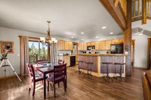 a kitchen and dining room with a table and chairs at Glacier River Ranch - Flathead in Columbia Falls +21 photos