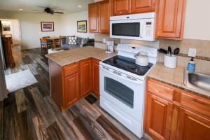 a kitchen with a stove and a microwave at Sea Gull Queen Suite in Cayucos +12 photos