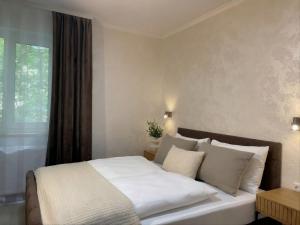 a bedroom with a white bed and a window at Zemlinsky Hof in Payerbach