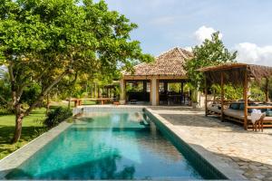 an image of a swimming pool at a villa at Reserva Pratigi in Ituberá