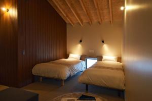 a bedroom with two beds in a room at SUISUI Hakushu Hotel in Shirasu