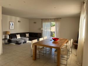 a living room with a wooden table and chairs at CASA Petra Rosa in Peri