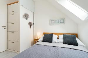 a bedroom with a bed and a white wall at Inselglück in Fehmarn