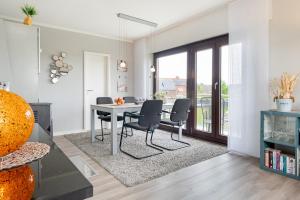 a kitchen and dining room with a table and chairs at Inselglück in Fehmarn