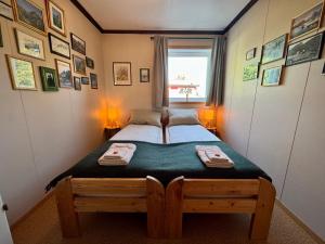 a bedroom with a bed with two towels on it at Lofoten Light - Private Rooms with Shared Facilities in Gravdal