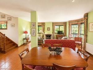 a living room with a table and a couch at Holibai As Landras Piscina y vistas al Miño, Tomiño in Tomiño