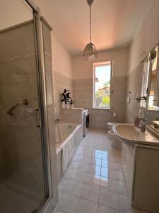 a bathroom with two sinks and a tub and a shower at laperladelfarfa in Castelnuovo di Farfa