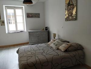 a bedroom with a large bed and a window at B&B Colvestre in Tréguier