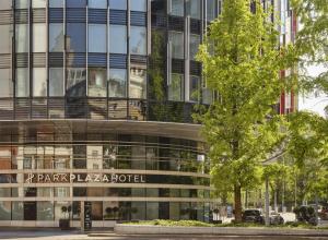 a building with a park plaza hotel at Park Plaza London Westminster Bridge in London