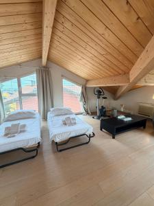 two beds in a room with a wooden ceiling at Villa Celeste -Flexrent Immobiliare Abissinia in Santa Maria di Scacciano +88 photos