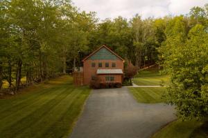 an aerial view of a house with a driveway at Hot Tub Fire Pit Mountain Retreat Deer Meadows in Jeffersonville