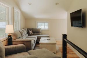 a living room with a couch and a tv at Hot Tub Fire Pit Mountain Retreat Deer Meadows in Jeffersonville