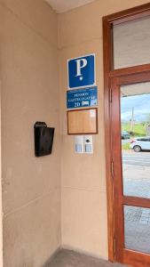 a parking sign on the wall of a parking garage at Pension GAZTELUGATXE in Bermeo