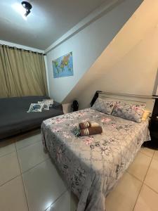 a bedroom with a bed with a blanket on it at Hospedagem Dorna Casa 6A Itaguaí in Itaguaí