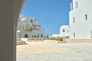a view from an archway of a courtyard between two buildings at Southern Nights in Gjilek