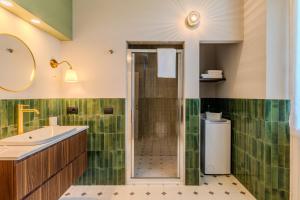 a bathroom with a shower and a sink at Villa dei Ricordi - Apartments near Como, Milan and Malpensa in Mozzate +26 photos