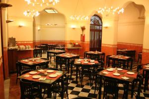 Restorāns vai citas vietas, kur ieturēt maltīti, naktsmītnē Hotel Peninsular