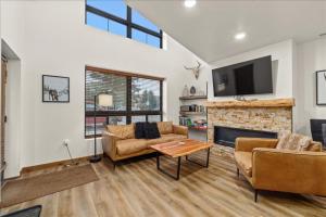 a living room with a couch and a fireplace at Downtown Hot tub in Red Lodge