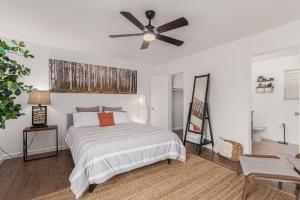 a bedroom with a bed and a ceiling fan at RUDRASAI 2611-Tempe,AZ in Tempe
