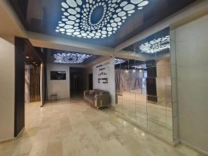 a lobby with a couch and a ceiling at NATALIA - Building Stefan Resort II in Năvodari