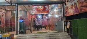 a window of a store with a sign that reads welcome at MR HOTEL & family restaurant Ringus in Rīngas