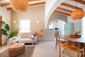 a living room with a table and a couch at Villa Mawaki Calpe in Calpe