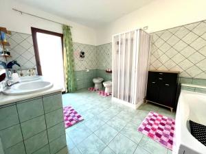 a bathroom with a sink and a toilet at La casa di Cleo in Gonnesa