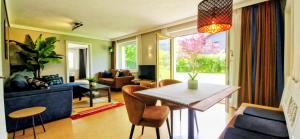 Et opholdsområde på Boutique73 Suite Garden
