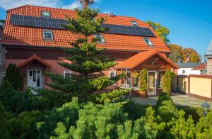 a house with solar panels on its roof at Sobiesz - Pokoje Gościnne in Jagniątków