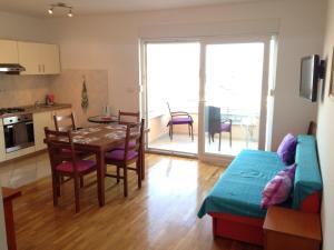 Kuchyňa alebo kuchynka v ubytovaní Gala Apartments