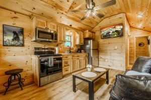 a kitchen and living room in a cabin at Bonnie & Clyde in Cate crossroad