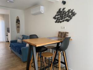 a living room with a table and chairs and a couch at La Cabane Marine in Sangatte