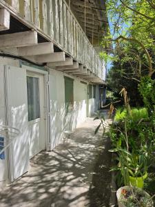 a side walk next to a building with a door at T2 proche gare & centre ville climatisé in Castres