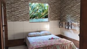 a bedroom with a bed and a window at BOIPEBA Cantinho do Mirko 3 in Ilha de Boipeba